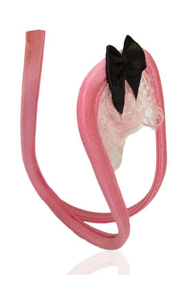 Charmant string entrejambe fin avec petit noeud rose.