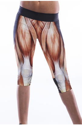 Shorty sport avec motifs muscles imprimés brun.