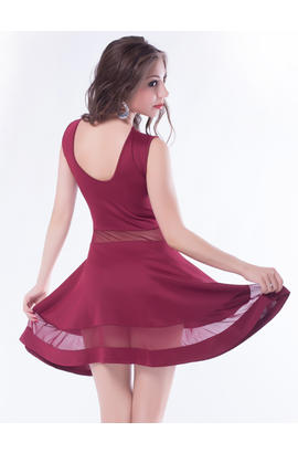 Mini-robe rouge alternée à ligne a sans manches