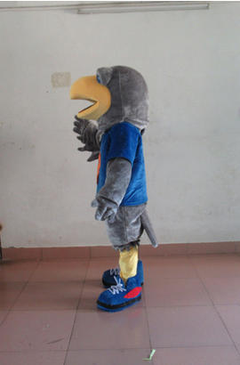 Costume mascotte d’aigle gris en polo bleu
