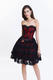 Röd kortsettklänning med kjol i blommig svart spets