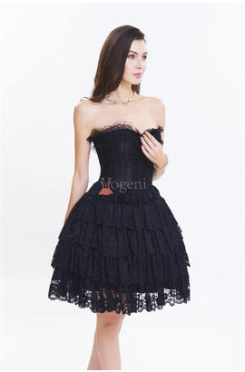 Corset de soirée style robe noire avec dentelle volantée au niveau du buste
